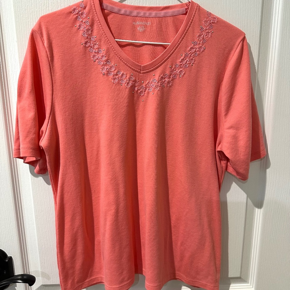 Allison Daley Coral Short Sleeve Embroidered Knit Top Sz L